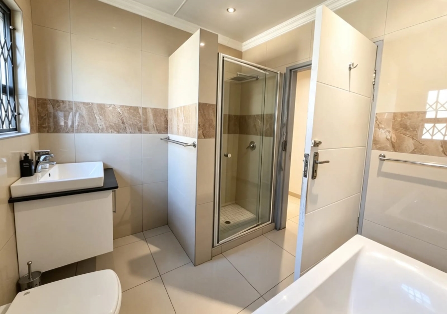 5 Bedroom Property for Sale in Ninapark Gauteng