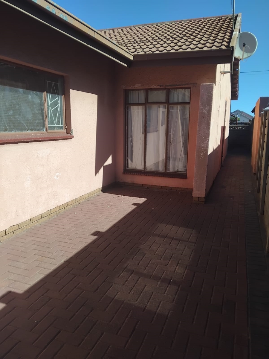 3 Bedroom Property for Sale in Sebokeng Zone 14 Gauteng
