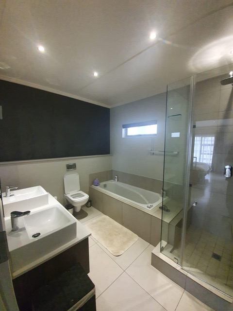 To Let 2 Bedroom Property for Rent in Atholl Gauteng