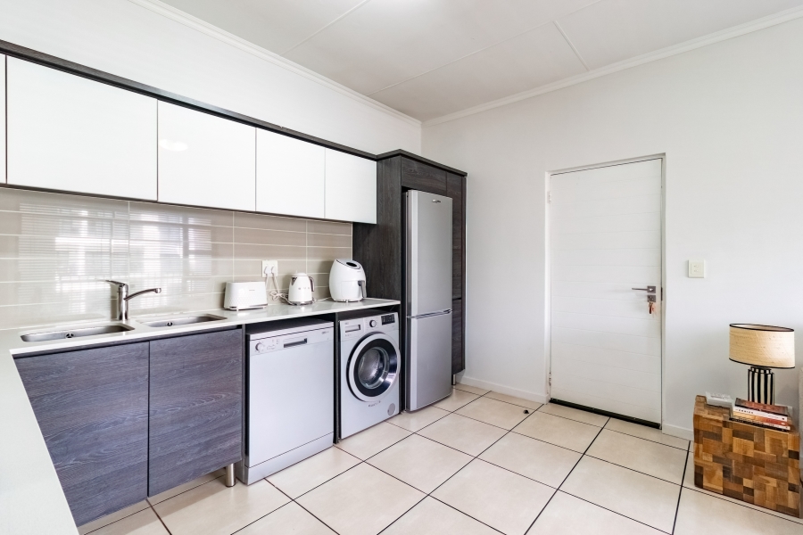 1 Bedroom Property for Sale in Greenstone Hill Gauteng