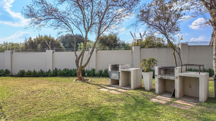 2 Bedroom Property for Sale in Paulshof Gauteng
