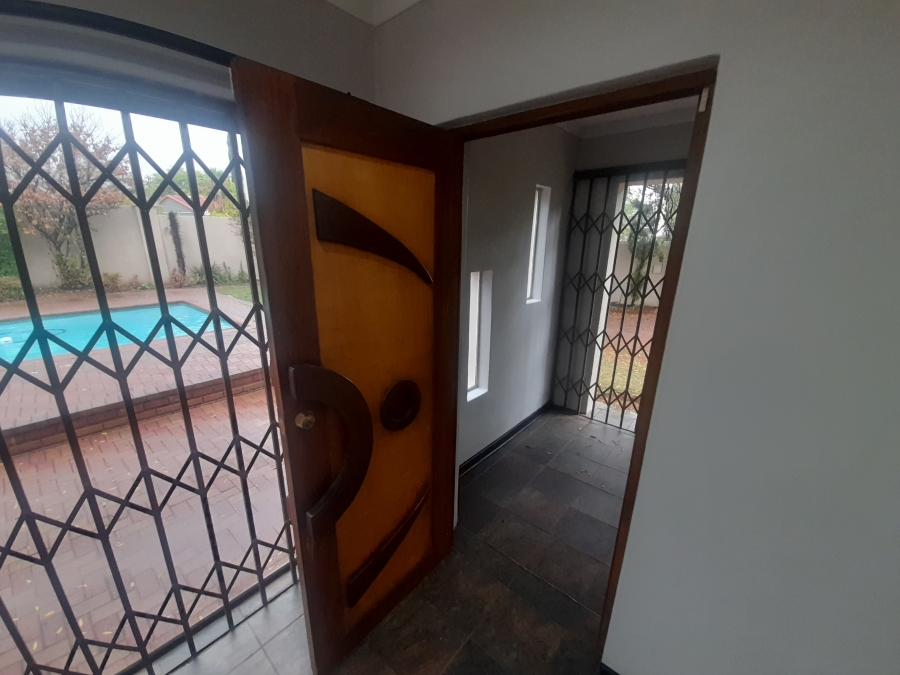 To Let 3 Bedroom Property for Rent in Flora Gardens Gauteng