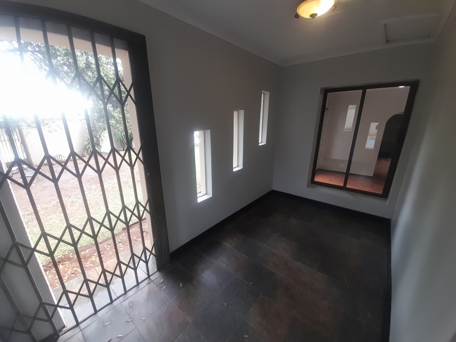 To Let 3 Bedroom Property for Rent in Flora Gardens Gauteng