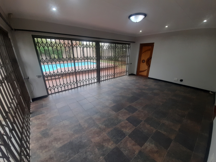 To Let 3 Bedroom Property for Rent in Flora Gardens Gauteng