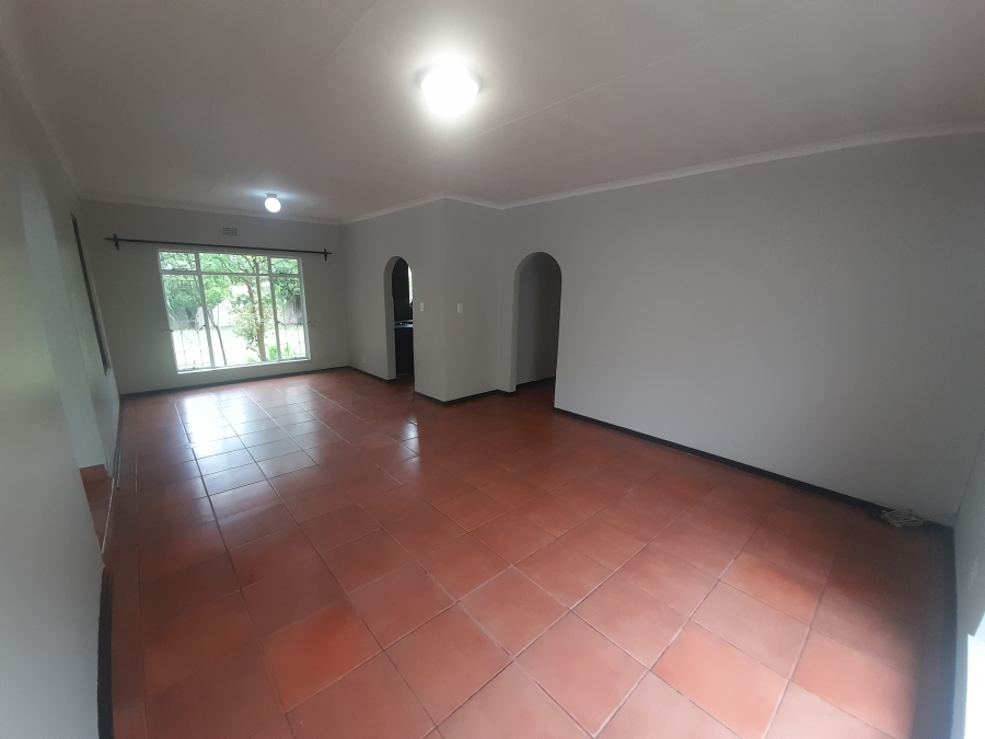 To Let 3 Bedroom Property for Rent in Flora Gardens Gauteng