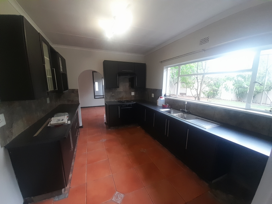 To Let 3 Bedroom Property for Rent in Flora Gardens Gauteng