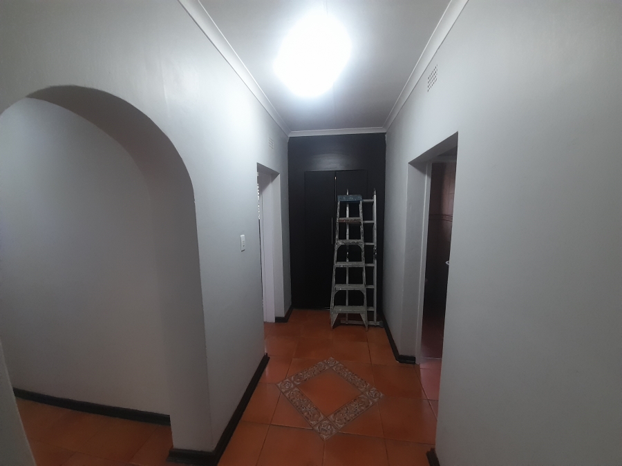 To Let 3 Bedroom Property for Rent in Flora Gardens Gauteng