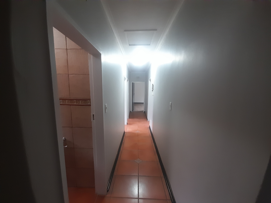 To Let 3 Bedroom Property for Rent in Flora Gardens Gauteng