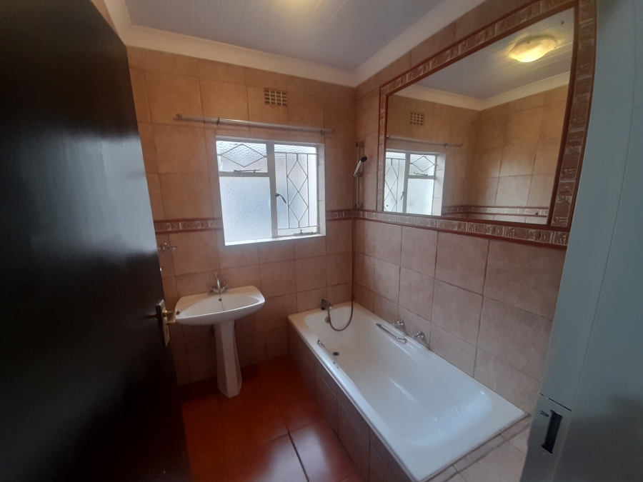 To Let 3 Bedroom Property for Rent in Flora Gardens Gauteng