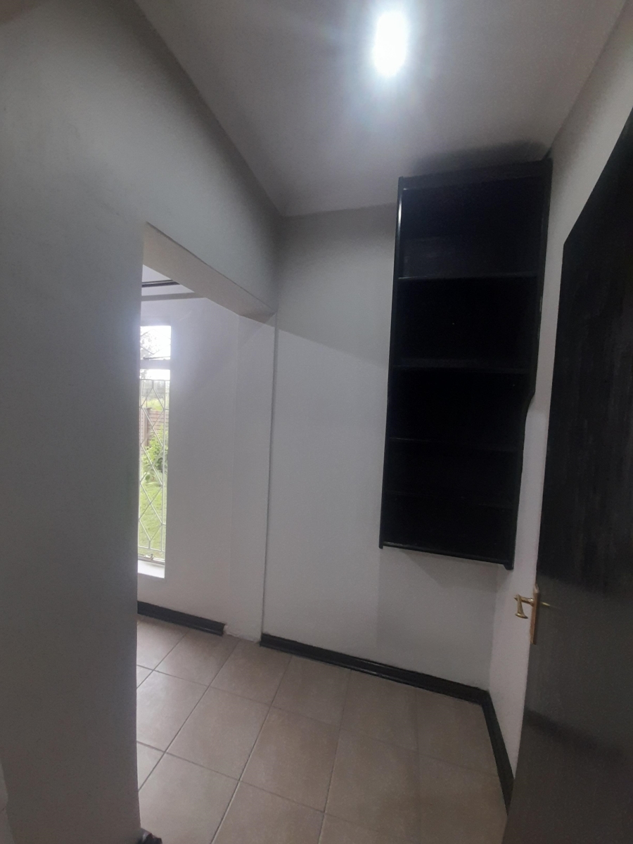 To Let 3 Bedroom Property for Rent in Flora Gardens Gauteng