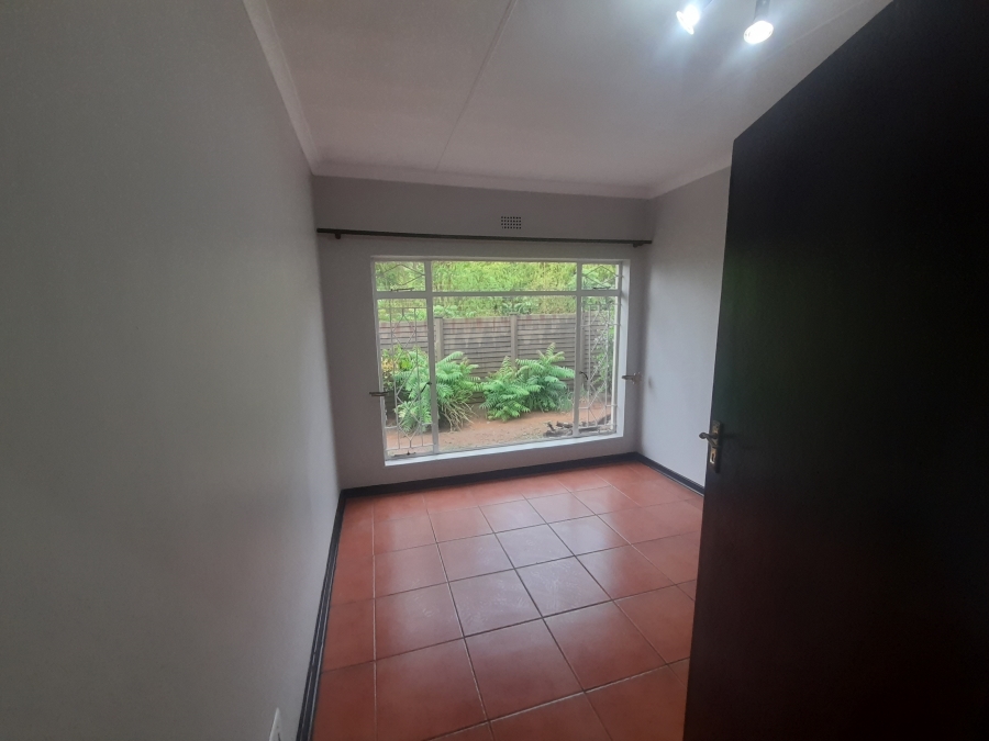 To Let 3 Bedroom Property for Rent in Flora Gardens Gauteng