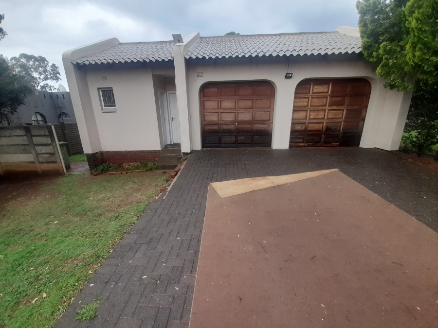 To Let 3 Bedroom Property for Rent in Flora Gardens Gauteng
