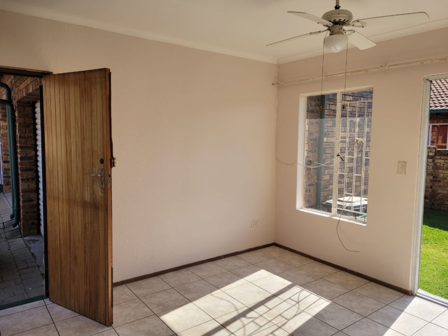 2 Bedroom Property for Sale in Birchleigh Gauteng