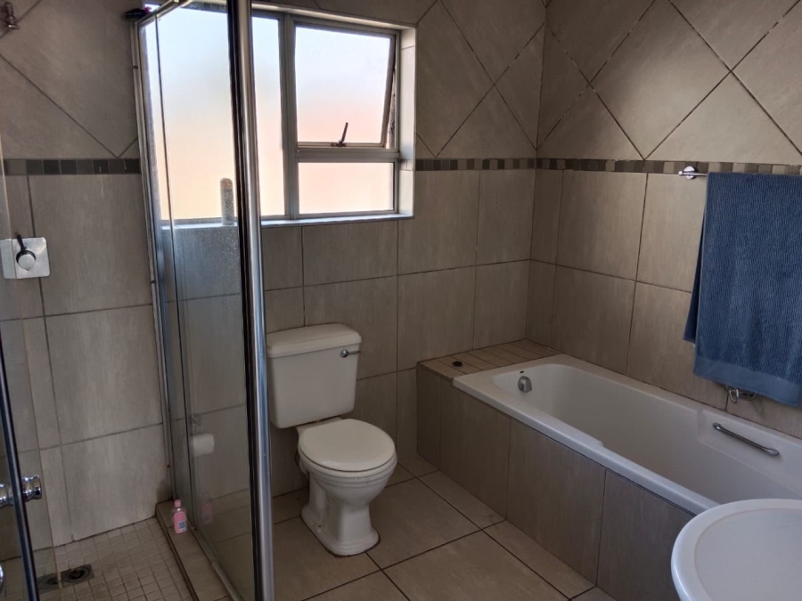 3 Bedroom Property for Sale in Glen Erasmia Gauteng