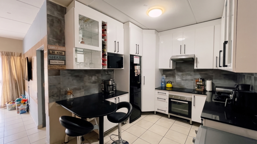 2 Bedroom Property for Sale in Grand Central Gauteng