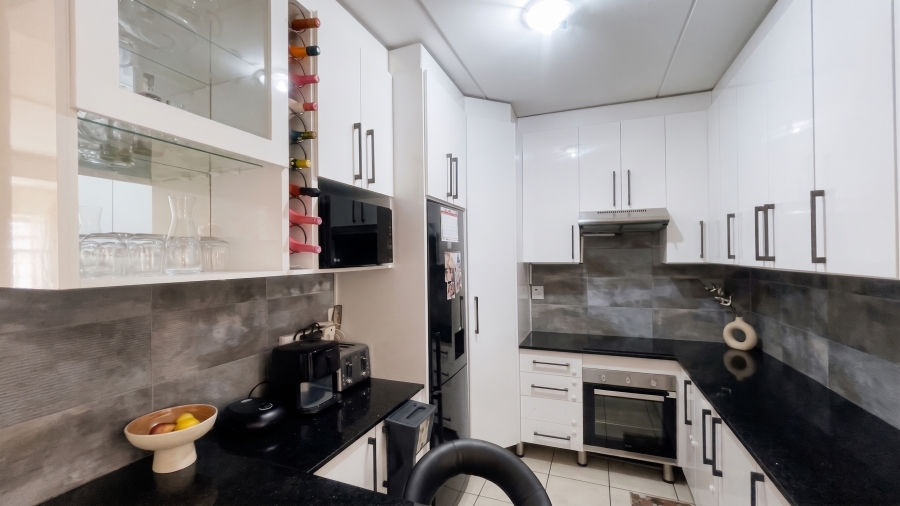 2 Bedroom Property for Sale in Grand Central Gauteng