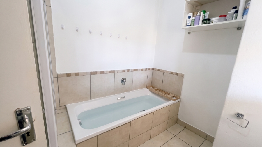 2 Bedroom Property for Sale in Grand Central Gauteng
