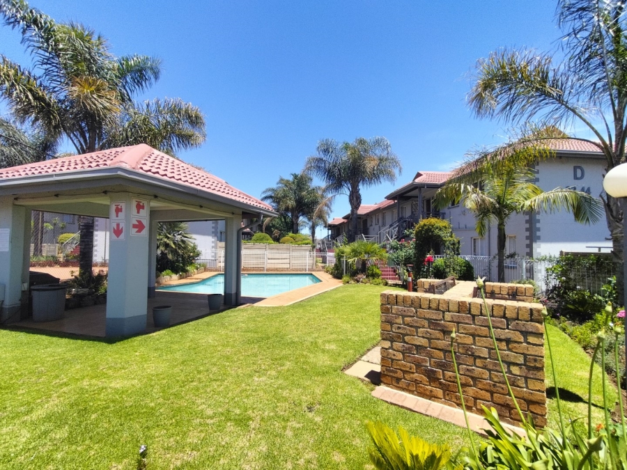 2 Bedroom Property for Sale in Glen Marais Gauteng