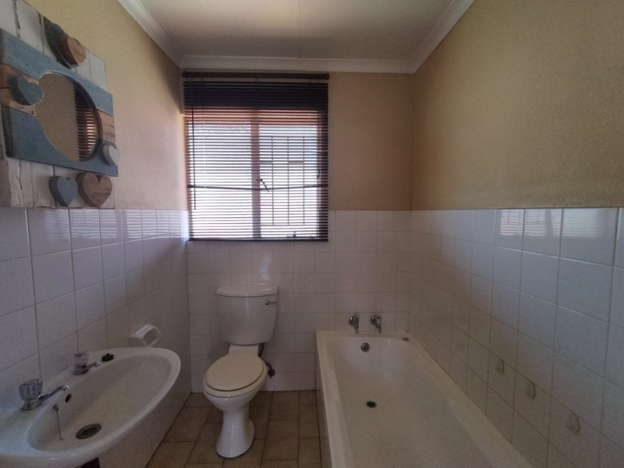 2 Bedroom Property for Sale in Glen Marais Gauteng
