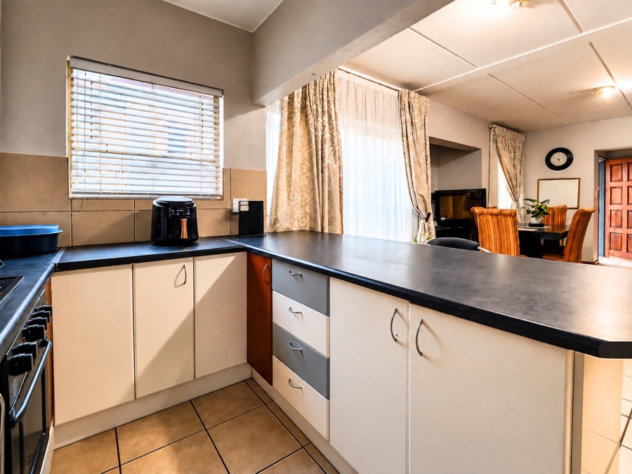 3 Bedroom Property for Sale in Heuwelsig Estate Gauteng