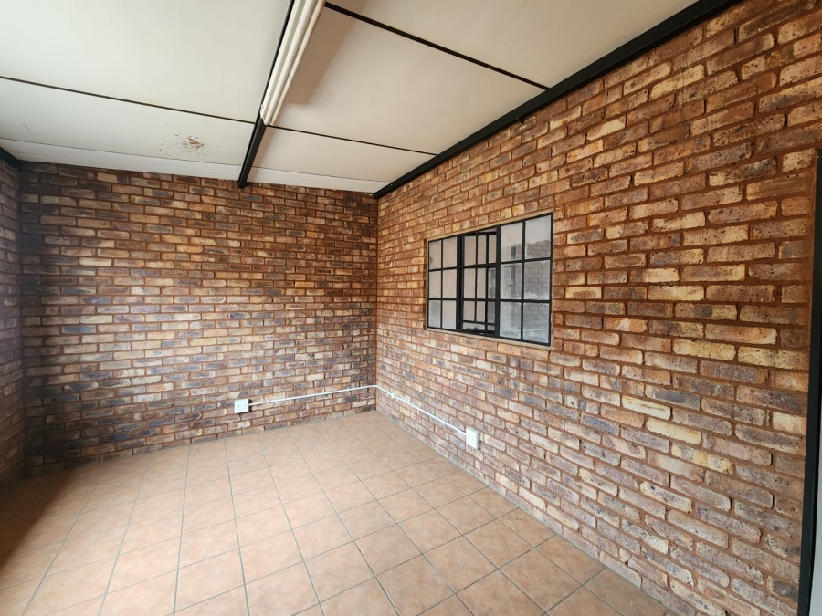 To Let Commercial Property for Rent in Rosslyn Gauteng