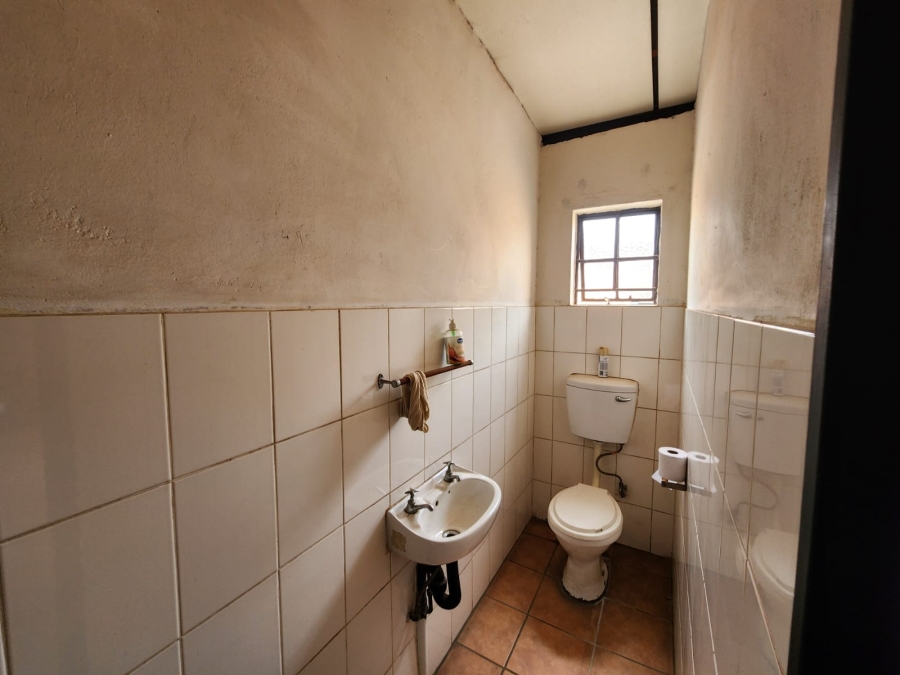 To Let Commercial Property for Rent in Rosslyn Gauteng