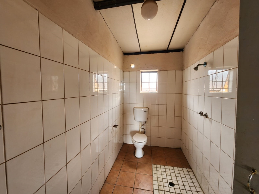 To Let Commercial Property for Rent in Rosslyn Gauteng