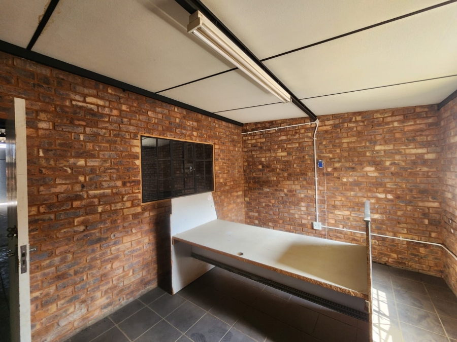 To Let Commercial Property for Rent in Rosslyn Gauteng