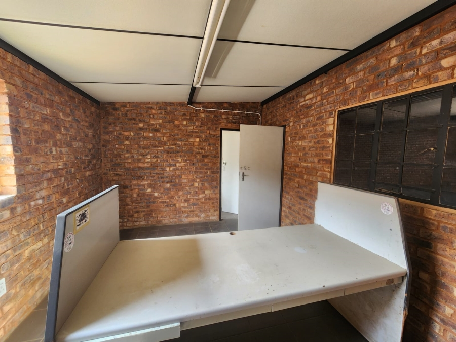 To Let Commercial Property for Rent in Rosslyn Gauteng