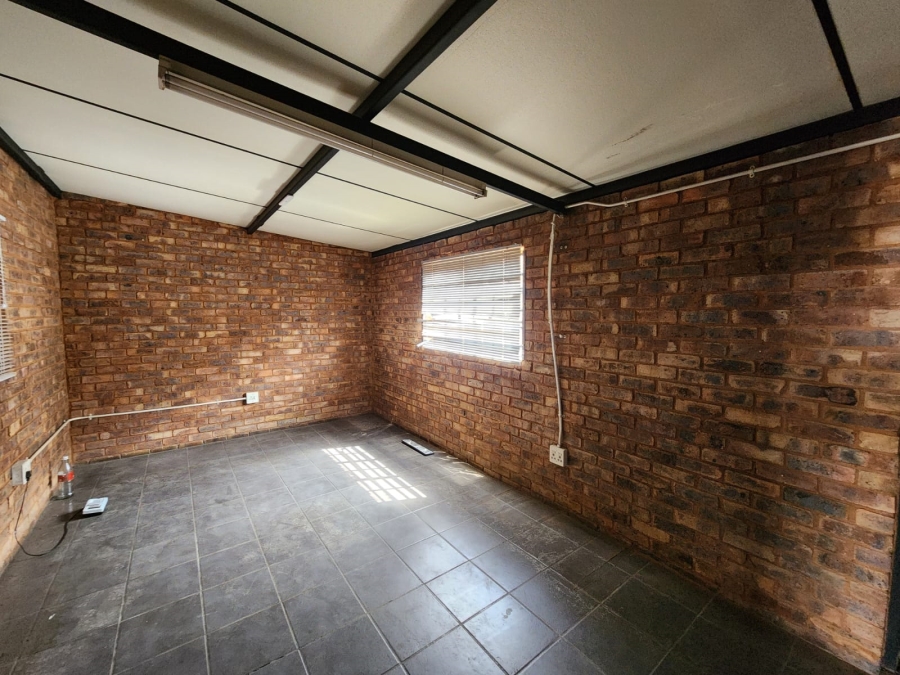 To Let Commercial Property for Rent in Rosslyn Gauteng