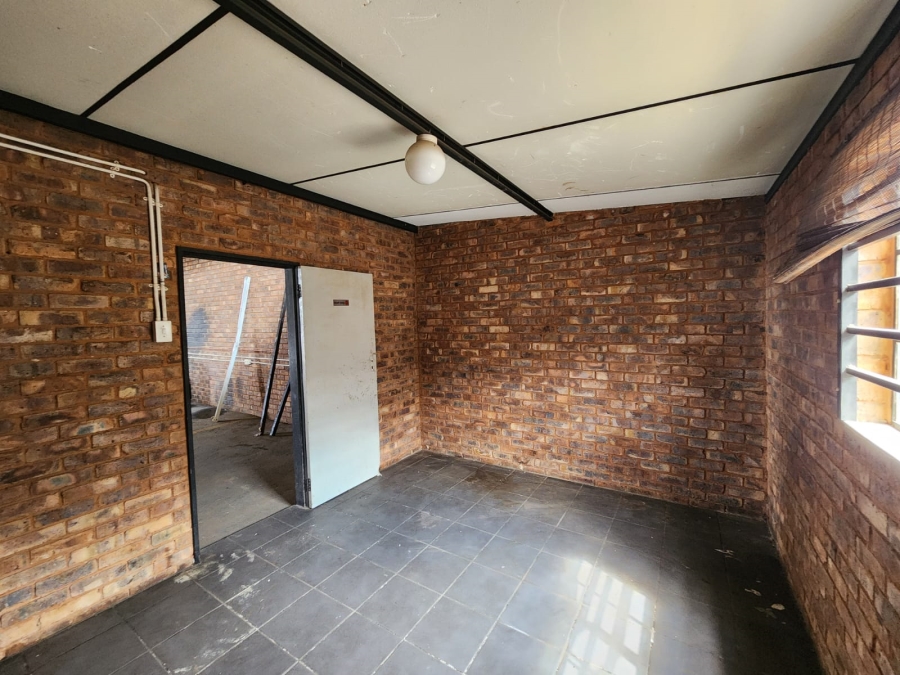 To Let Commercial Property for Rent in Rosslyn Gauteng