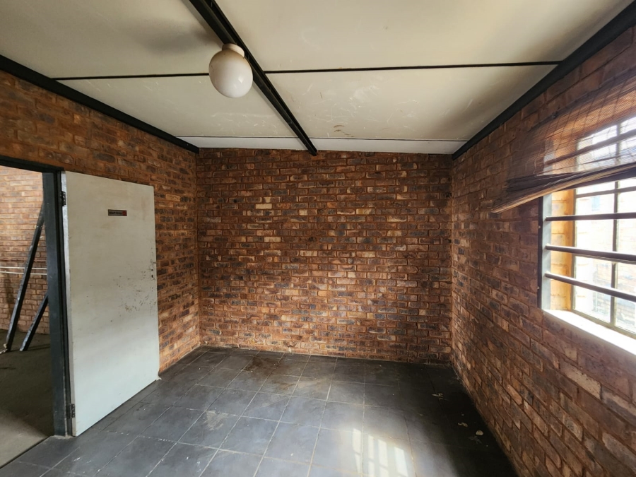 To Let Commercial Property for Rent in Rosslyn Gauteng