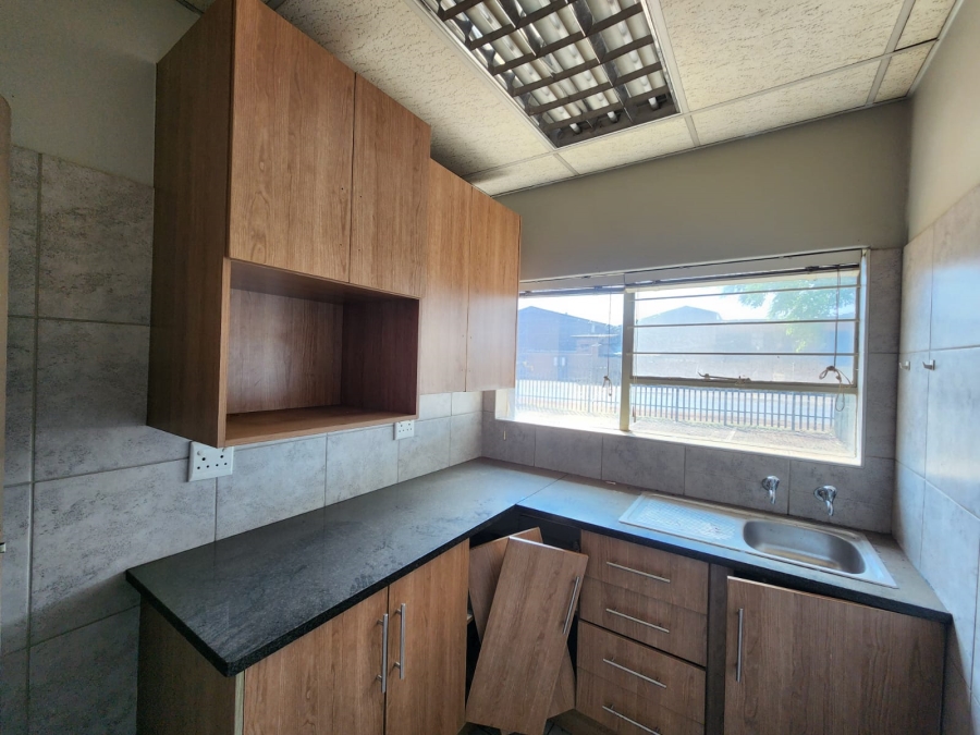 To Let Commercial Property for Rent in Rosslyn Gauteng