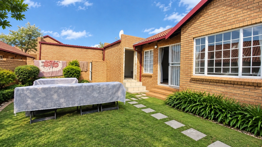 To Let 2 Bedroom Property for Rent in The Reeds Gauteng
