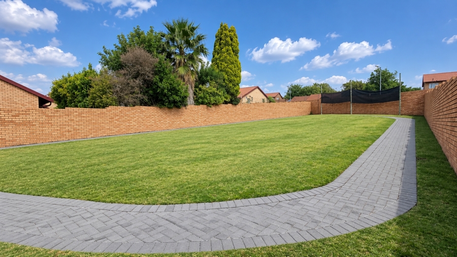 To Let 2 Bedroom Property for Rent in The Reeds Gauteng