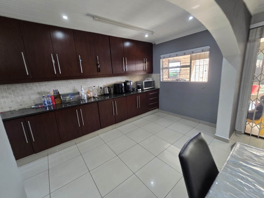 4 Bedroom Property for Sale in Bassonia Gauteng