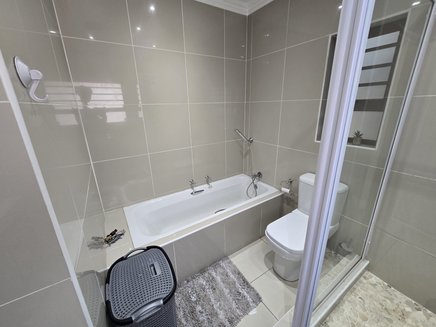 4 Bedroom Property for Sale in Bassonia Gauteng