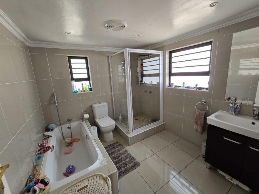 4 Bedroom Property for Sale in Bassonia Gauteng