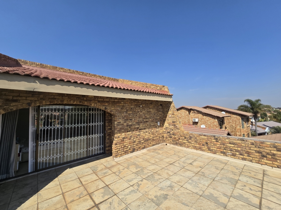 4 Bedroom Property for Sale in Bassonia Gauteng
