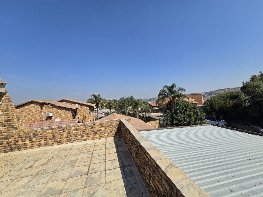 4 Bedroom Property for Sale in Bassonia Gauteng