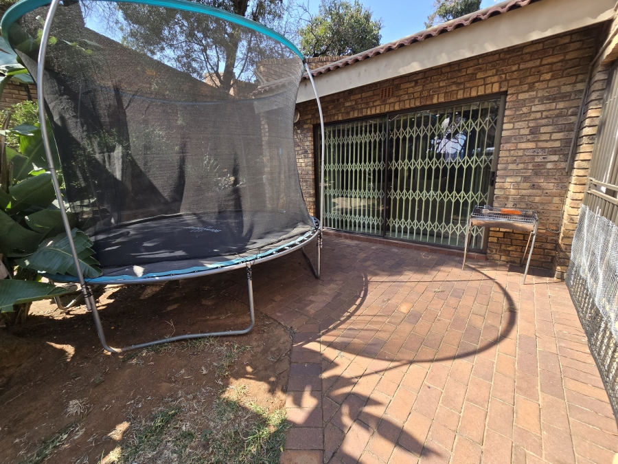 4 Bedroom Property for Sale in Bassonia Gauteng