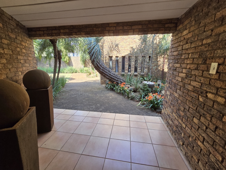 3 Bedroom Property for Sale in Glenvista Gauteng