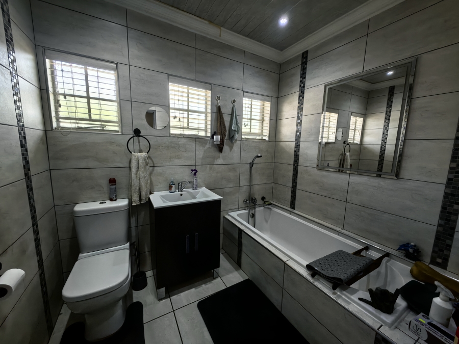 3 Bedroom Property for Sale in Verwoerdpark Gauteng