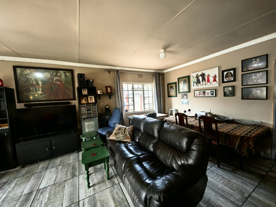 3 Bedroom Property for Sale in Verwoerdpark Gauteng
