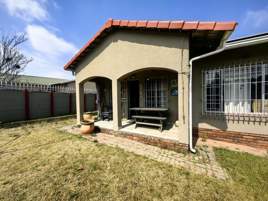 3 Bedroom Property for Sale in Verwoerdpark Gauteng