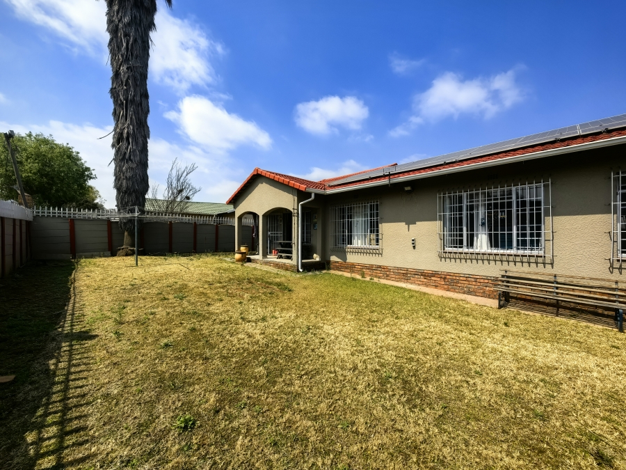 3 Bedroom Property for Sale in Verwoerdpark Gauteng