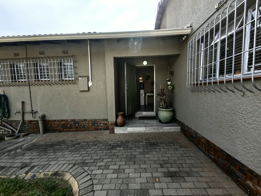 3 Bedroom Property for Sale in Verwoerdpark Gauteng