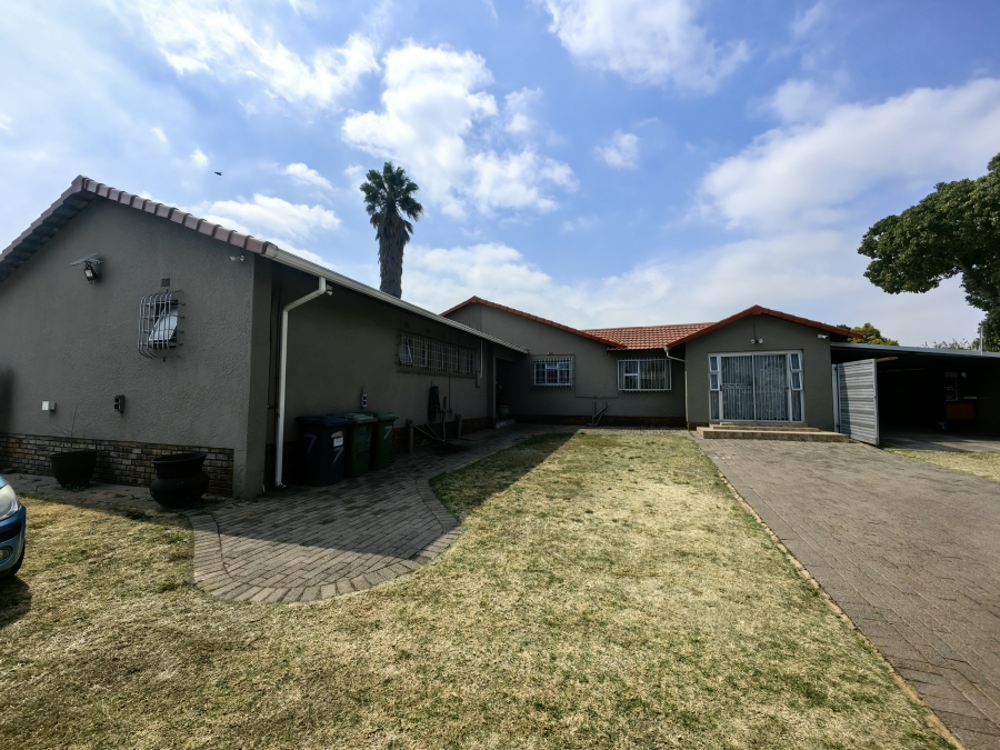 3 Bedroom Property for Sale in Verwoerdpark Gauteng