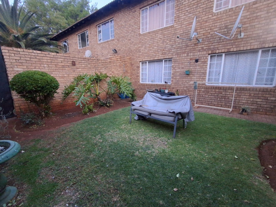 To Let 2 Bedroom Property for Rent in Kenleaf Gauteng
