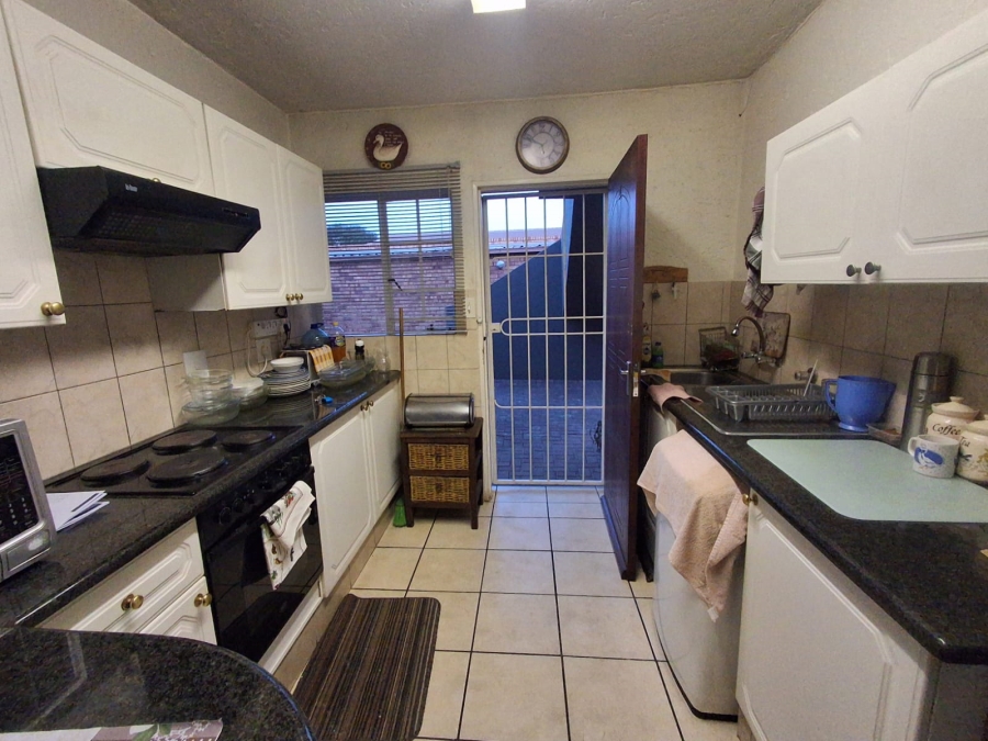 To Let 2 Bedroom Property for Rent in Kenleaf Gauteng